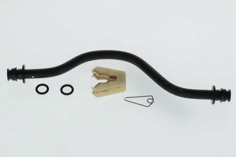 Bosch Rohr mit gebogener Form, zwei O-Ringen, einer Halterung und einer Klammervorrichtung zur Verbindung oder Befestigung in einem technischen System.